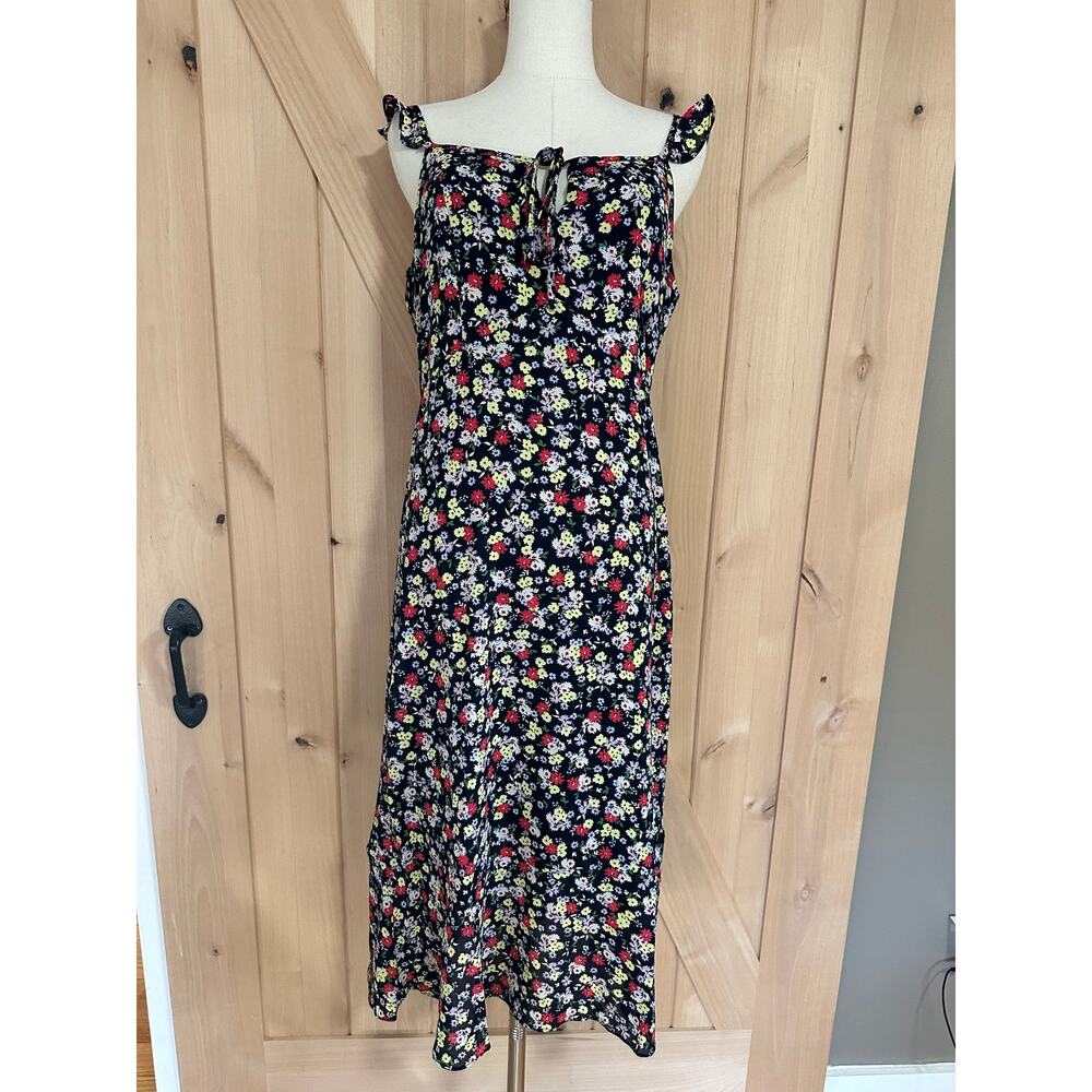 Cupcakes and Cashmere | NWT Hailey Black Floral Midi Dress | Size 4